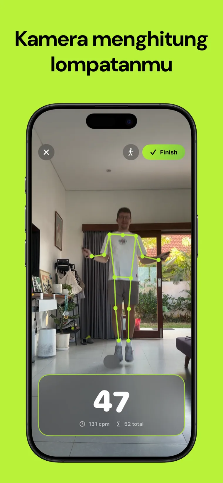 Kamera menghitung lompatanmu — Penghitung Lompat Tali di iPhone menampilkan hitungan langsung dengan overlay kerangka yang melacak.